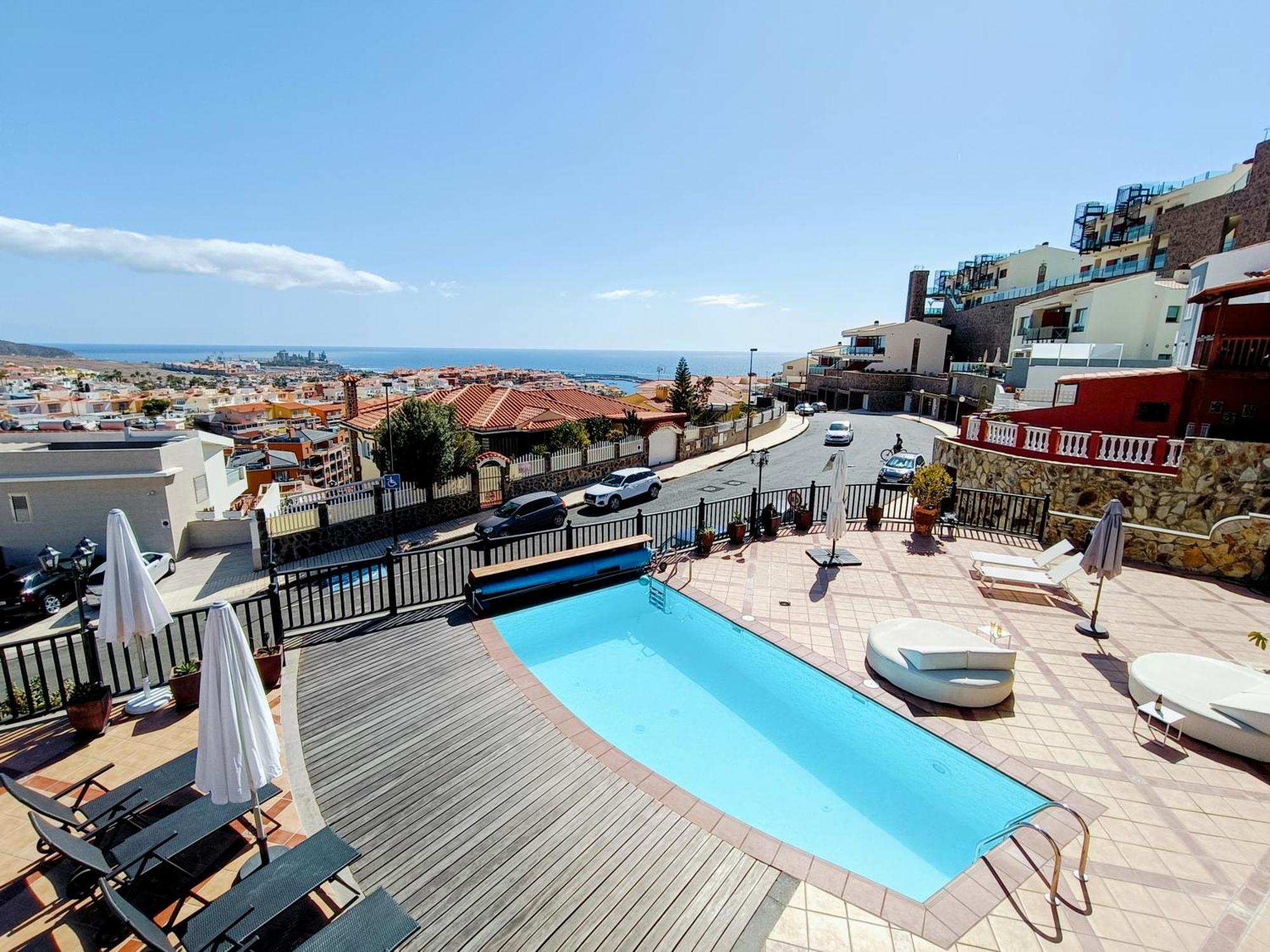 Magnificent 5-star With Sea View, Jacuzzi And Pool