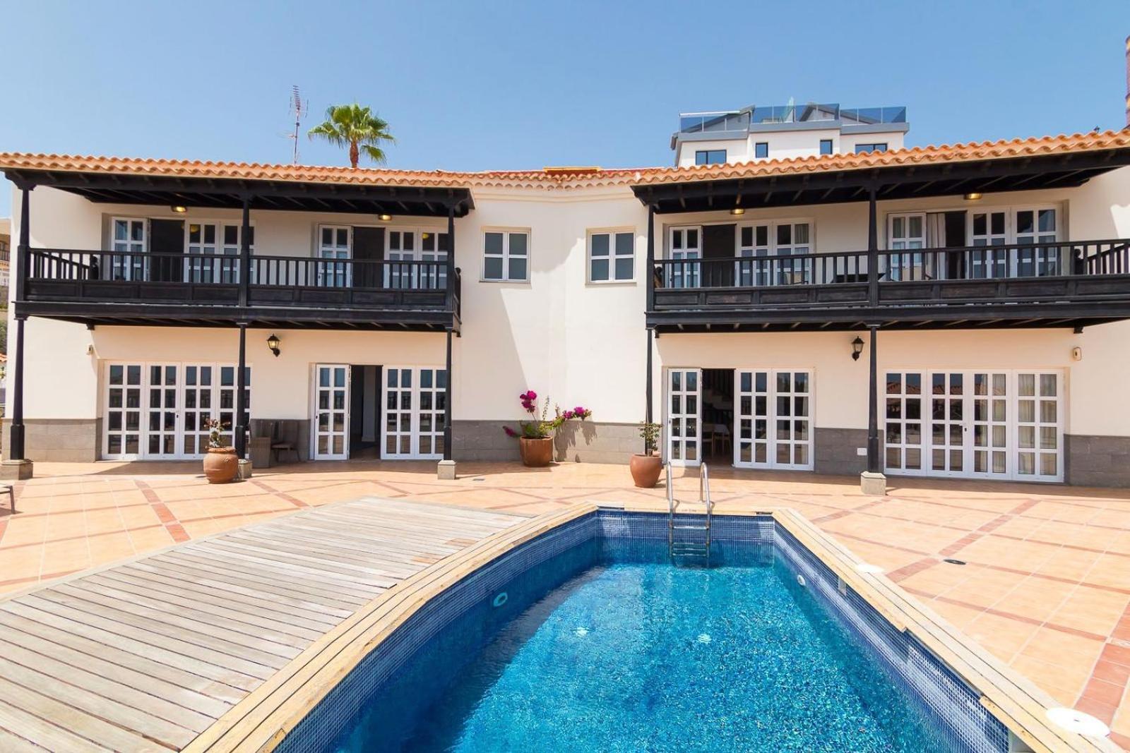 Magnificent 5-star With Sea View, Jacuzzi And Pool Apartment