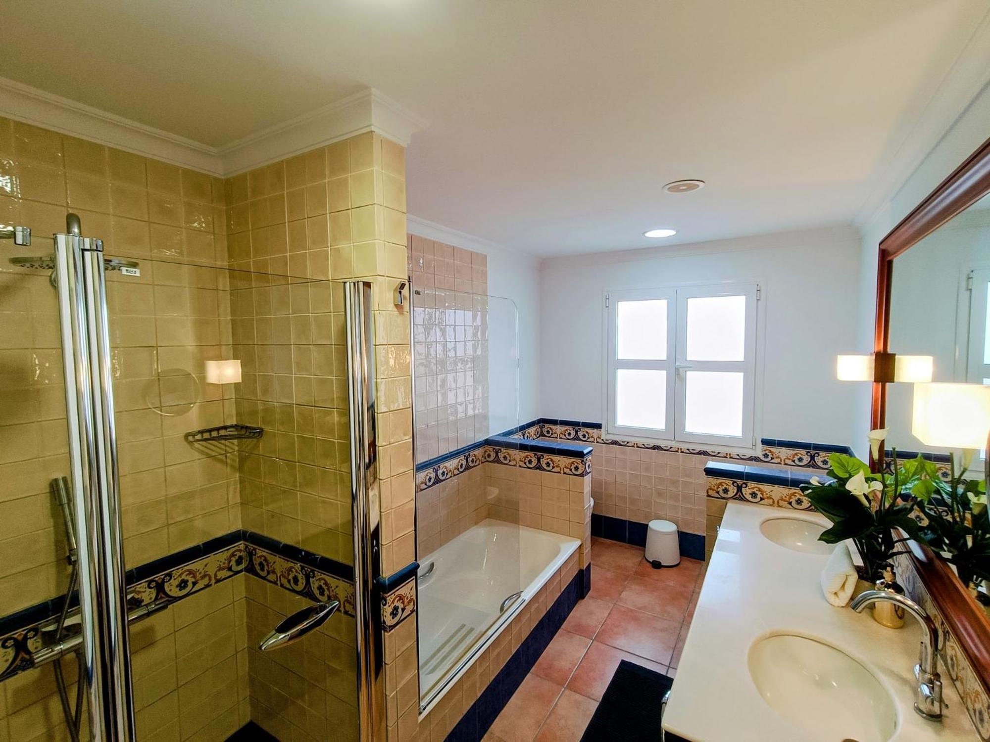 Magnificent 5-star With Sea View, Jacuzzi And Pool Mogan