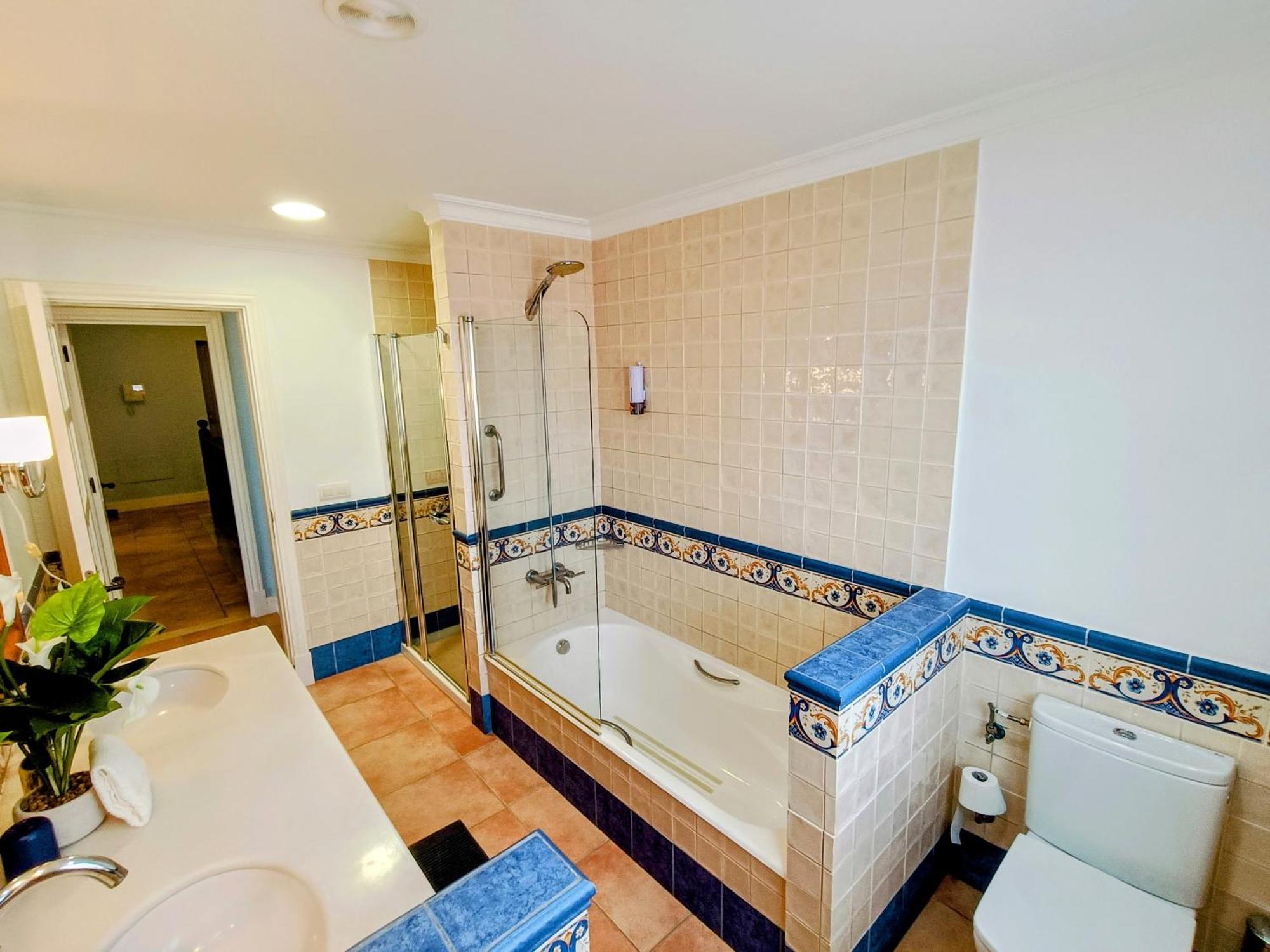 Magnificent 5-star With Sea View, Jacuzzi And Pool