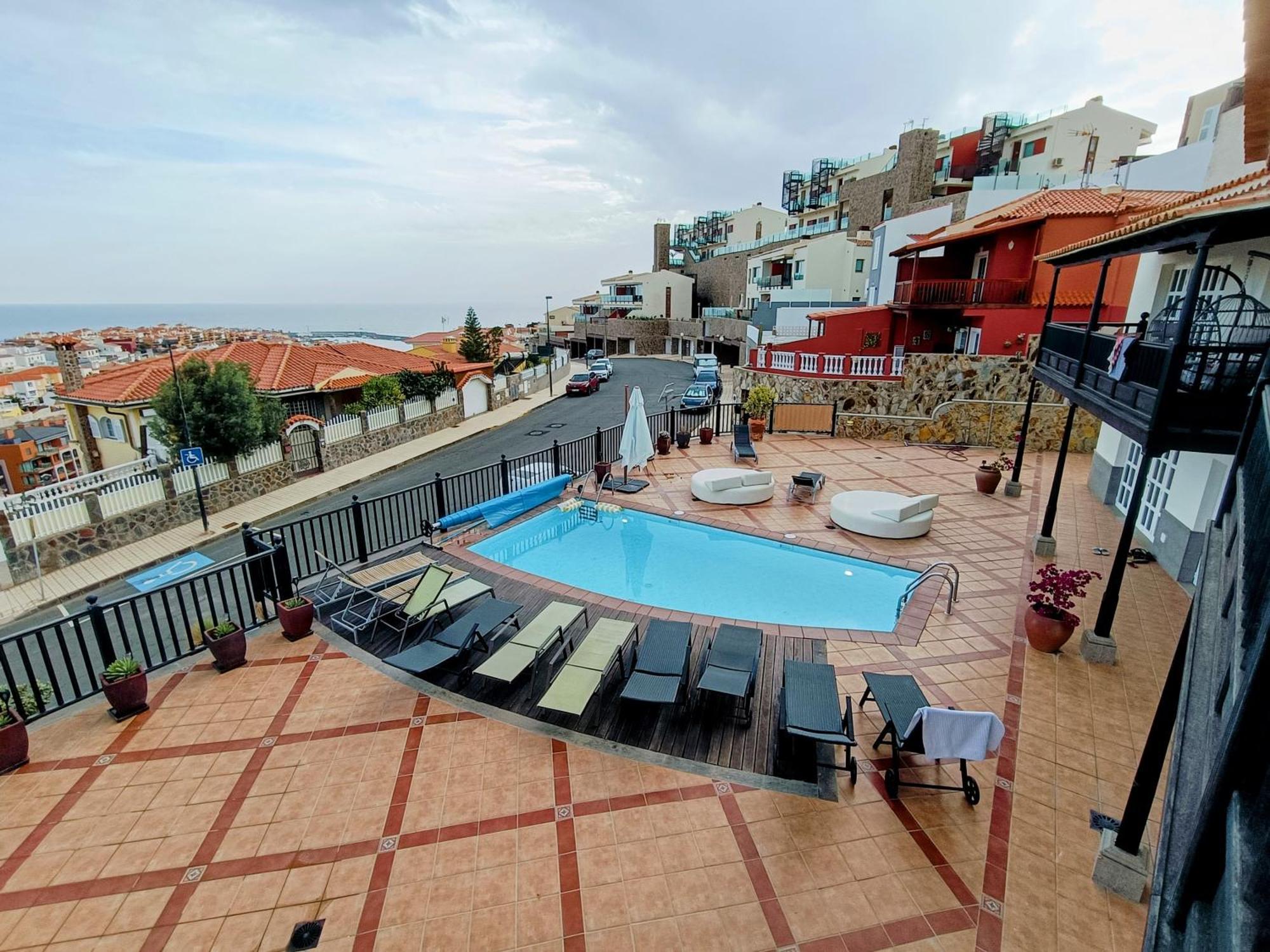 Magnificent 5-star With Sea View, Jacuzzi And Pool Apartment