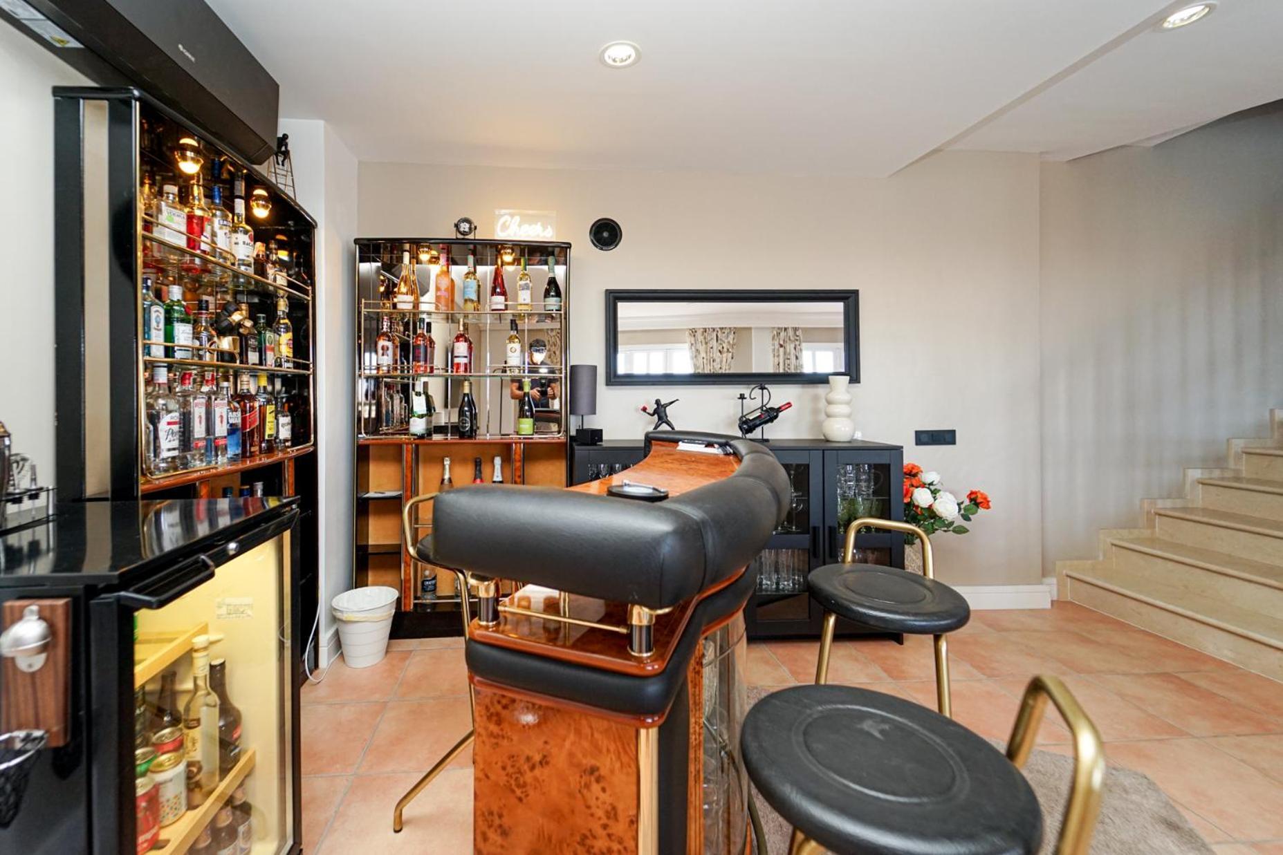 Magnificent 5-star With Sea View, Jacuzzi And Pool Apartment